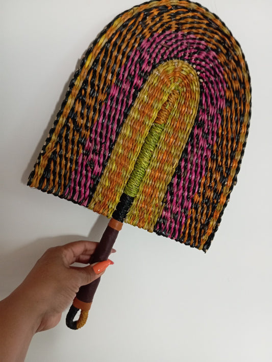 Fifalan: Eventail - En paille tissée - coloré rose