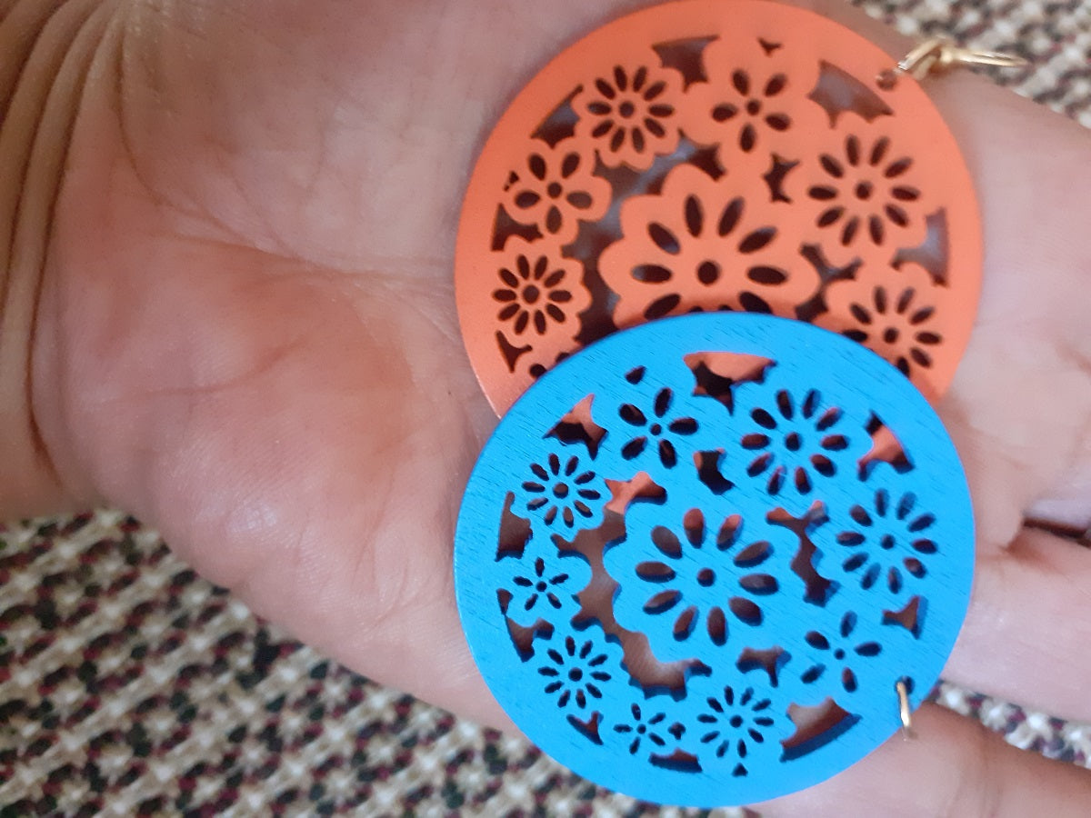 Les Géométriques Bleues: Boucles d'oreille d'inspiration ethnique