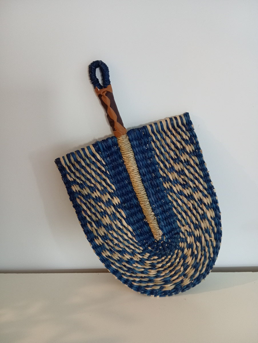 Fifalan: Eventail - En paille tissée - coloré bleu