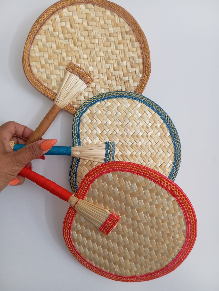 Fifalan: Eventail rond - En paille tissée - coloré marron
