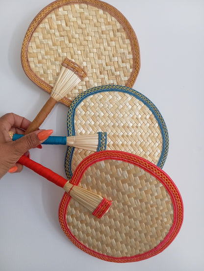 Fifalan: Eventail rond - En paille tissée - coloré bleu