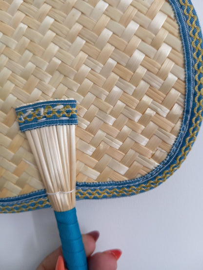 Fifalan: Eventail rond - En paille tissée - coloré bleu