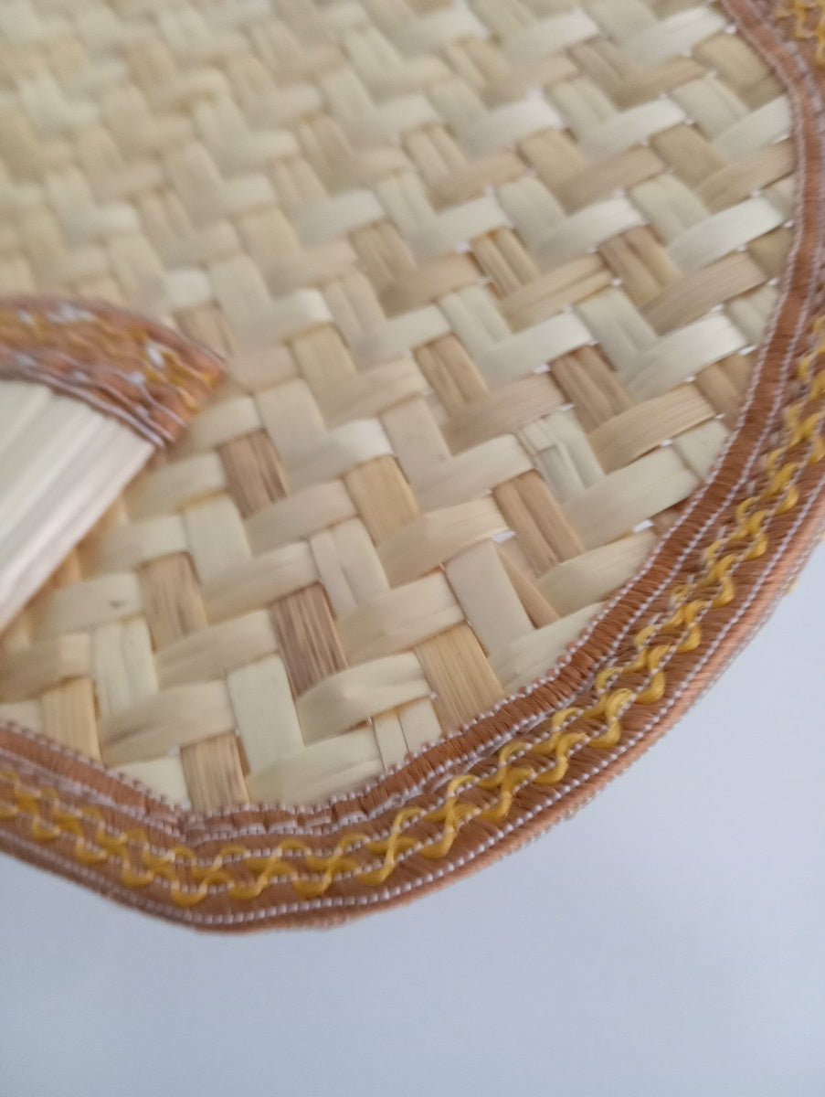 Fifalan: Eventail rond - En paille tissée - coloré marron