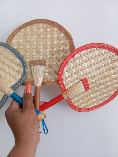 Fifalan: Eventail rond - En paille tissée - coloré bleu