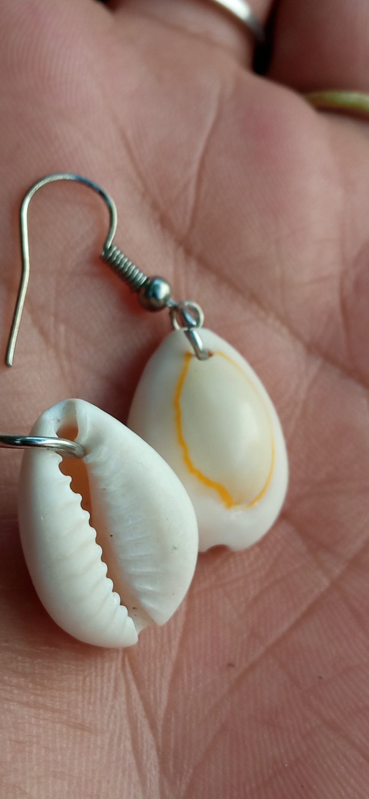 Boucles d'oreille d'inspiration ethnique: les Cauris
