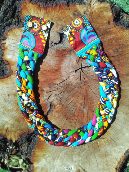 Collier d'inspiration ethnique: l'Entrelacé