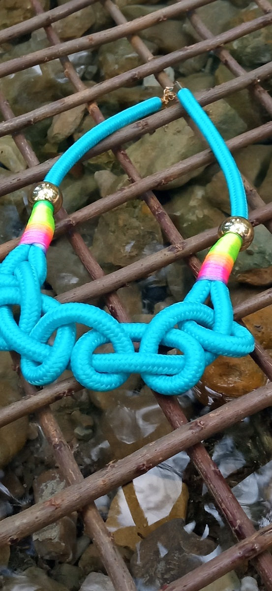 Collier d'inspiration ethnique: le Néon