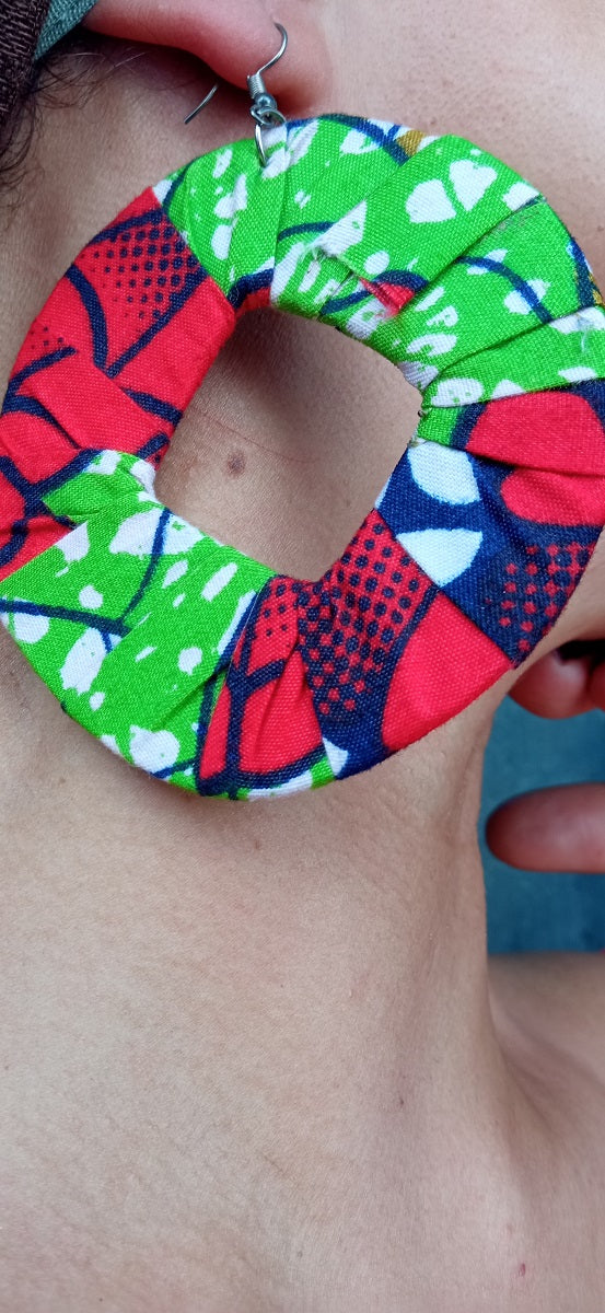Ouganda: Parure Wax (composée d'un Bracelet & d'une paire de Boucles d'Oreilles)