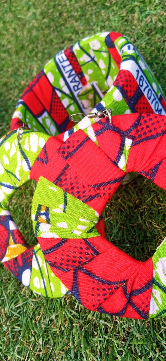 Ouganda: Parure Wax (composée d'un Bracelet & d'une paire de Boucles d'Oreilles)