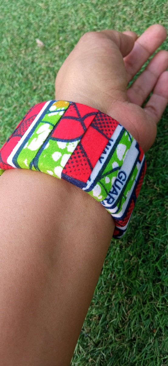 Ouganda: Parure Wax (composée d'un Bracelet & d'une paire de Boucles d'Oreilles)