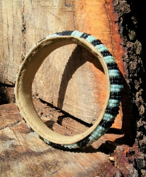 Bracelet d'inspiration ethnique: Cuir perles fin