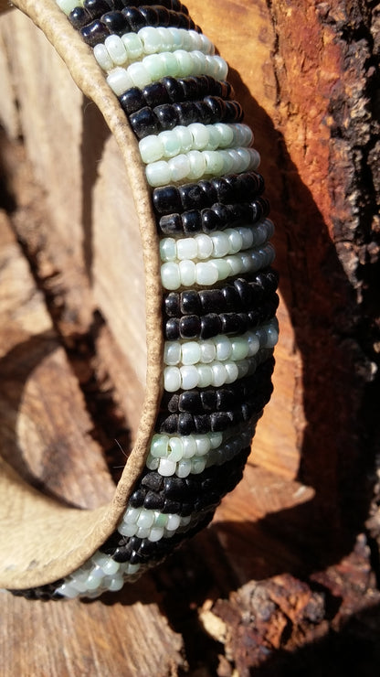 Bracelet d'inspiration ethnique: Cuir perles fin