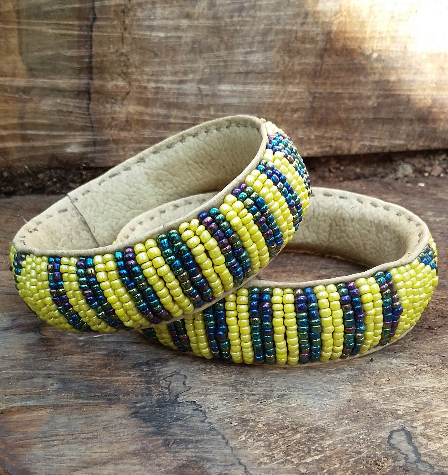 Bracelet d'inspiration ethnique: Cuir perles fin