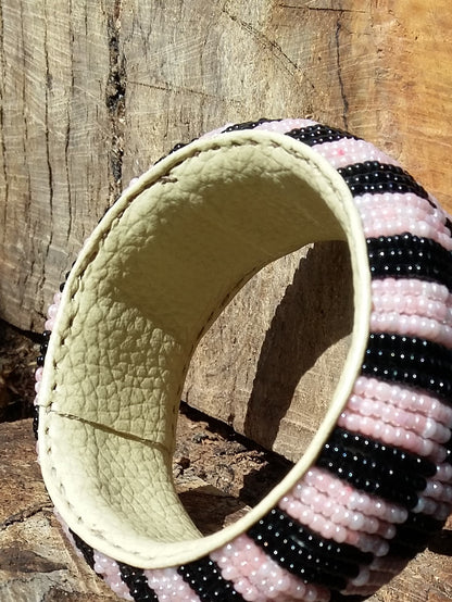 Bracelet d'inspiration ethnique: Cuir perles épais