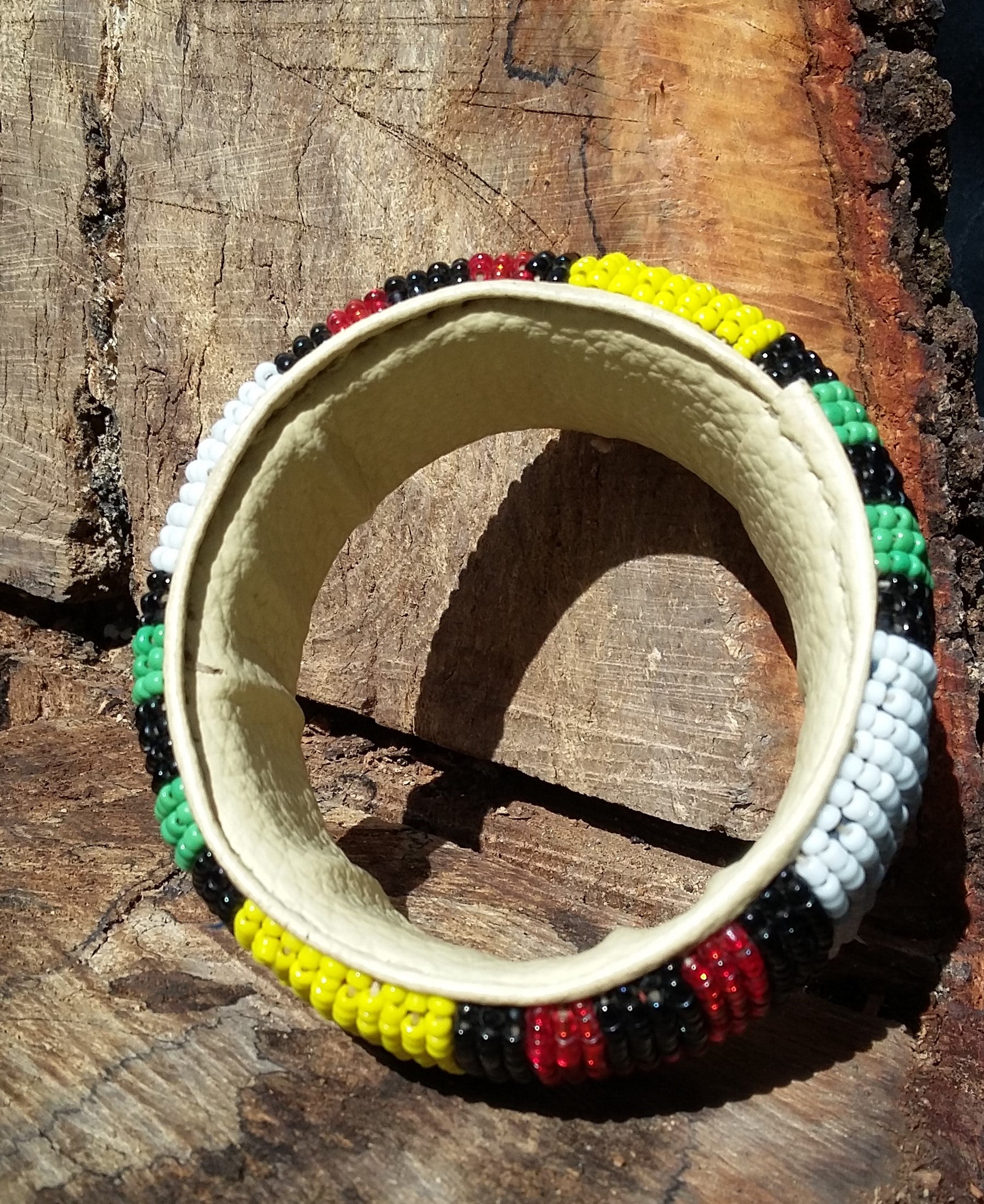 Bracelet d'inspiration ethnique: Cuir perles épais