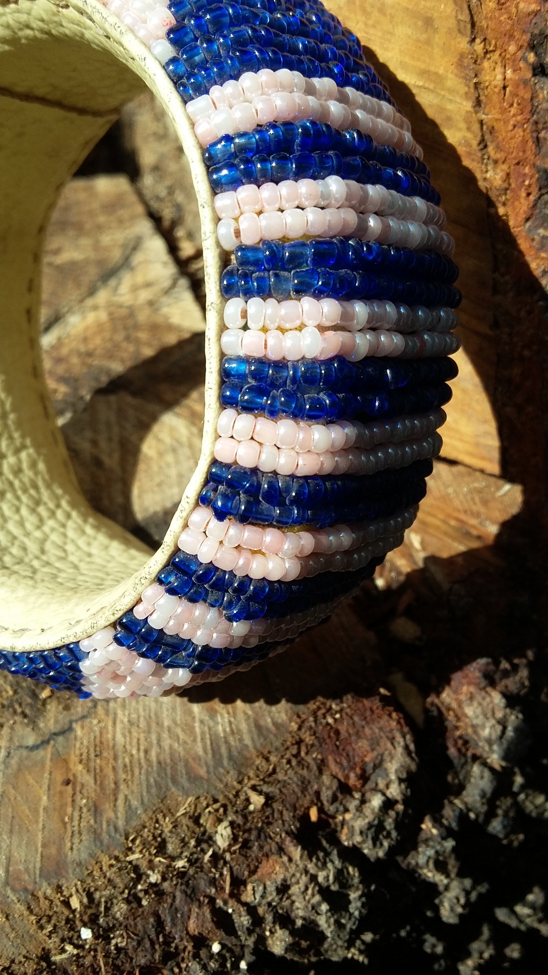 Bracelet d'inspiration ethnique: Cuir perles épais