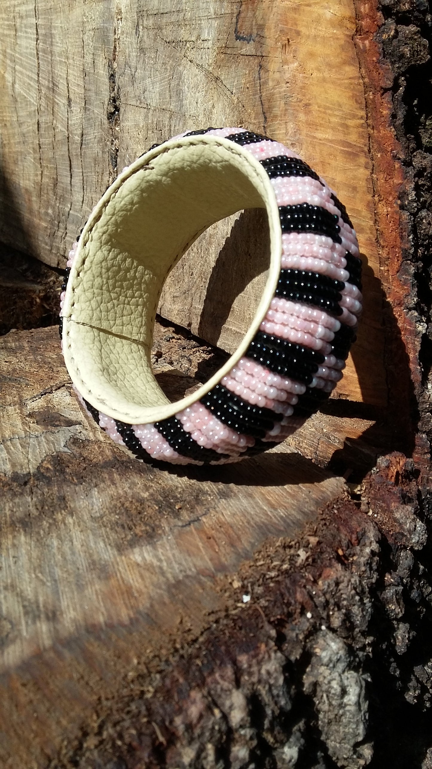 Bracelet d'inspiration ethnique: Cuir perles épais