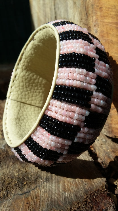 Bracelet d'inspiration ethnique: Cuir perles épais