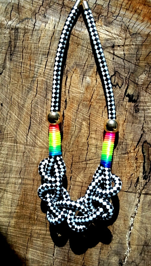 Inspiration Ethnique Collier Le Néon Noir et Blanc