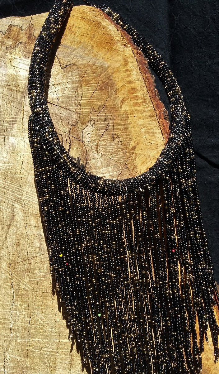 Collier d'inspiration ethnique: Terre d'élégance