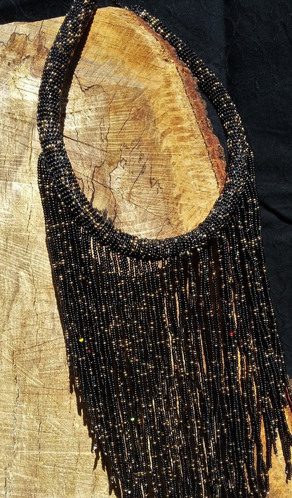 Collier d'inspiration ethnique: Terre d'élégance