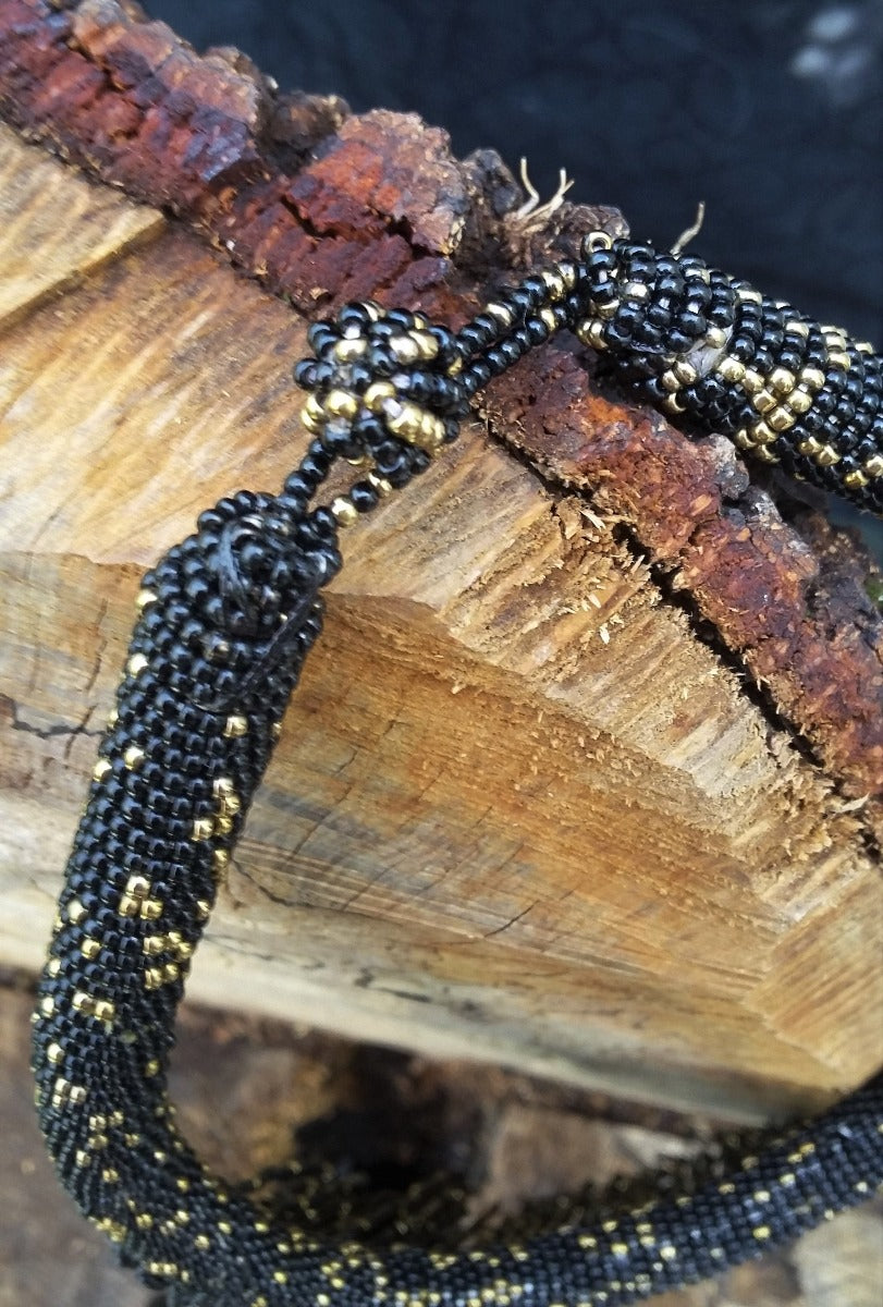 Collier d'inspiration ethnique: Terre d'élégance
