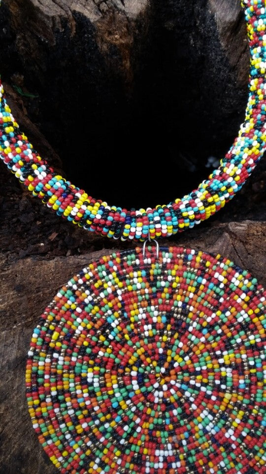 Collier d'inspiration ethnique: Terre de Feu